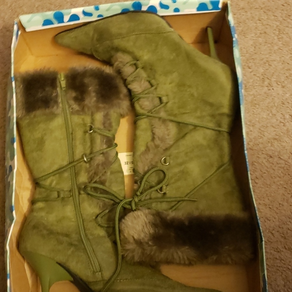Splash Fashion Footwear